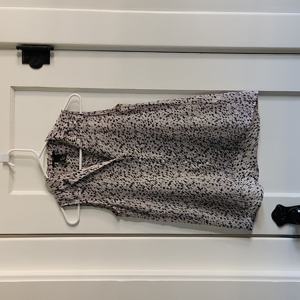 H&M button down sleeveless blouse